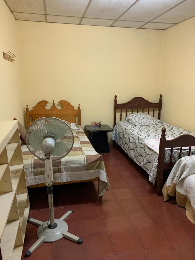 Casa Cisneros Bed & Breakfast León Zewnętrze zdjęcie